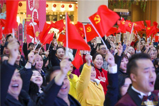 《黑天鹅》作者：美国面临债务“死亡螺旋”