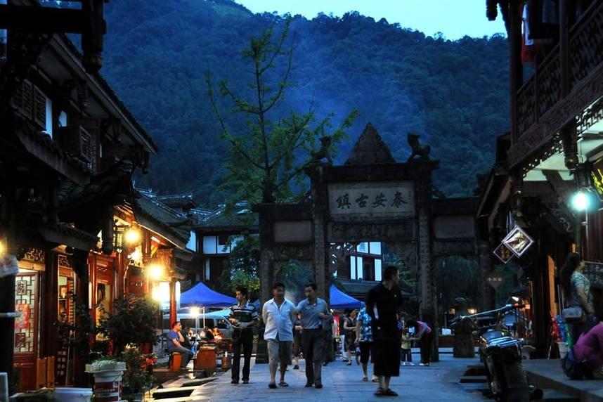 赏杂技,过大年 德州杂技团举办《山水国潮》专场演出致敬德州交警